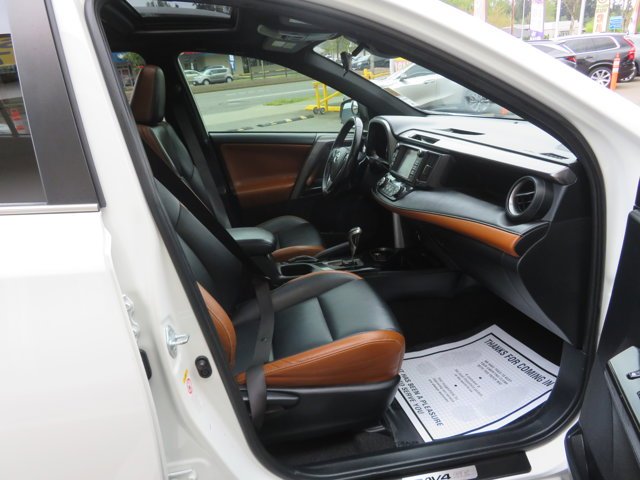 Used 2017  Toyota SE image 14
