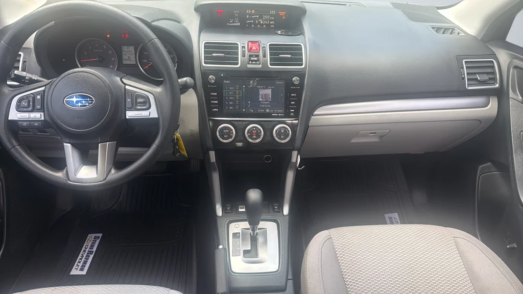 Used 2017 White Subaru 2.5i Premium image 12