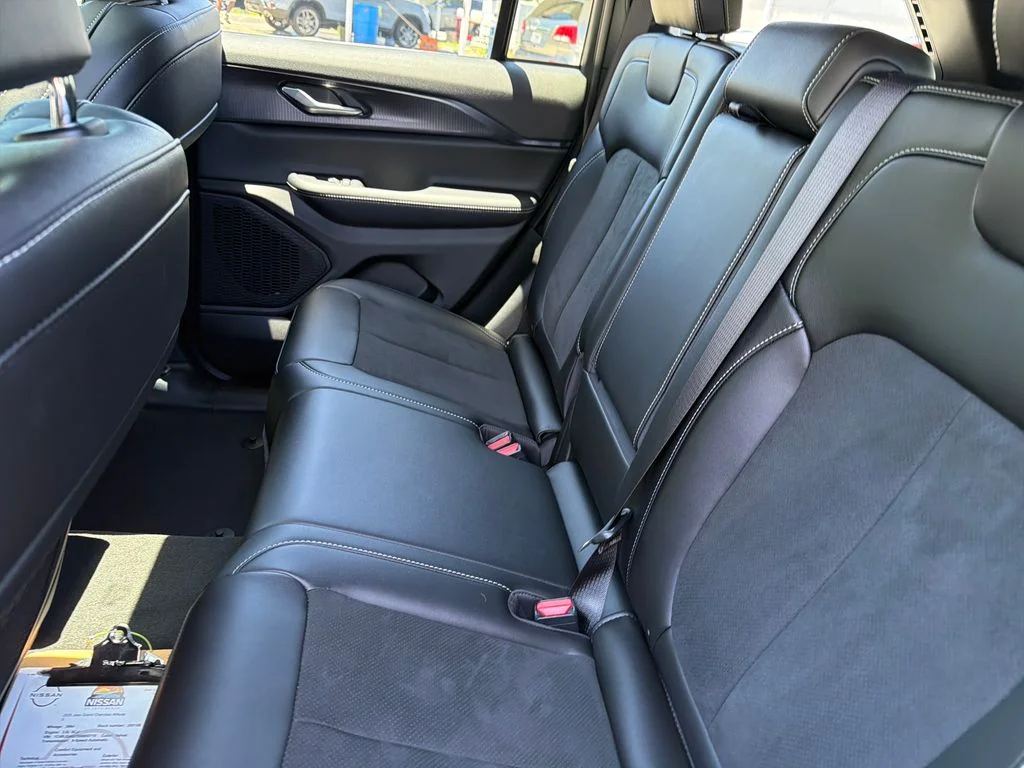 Used 2025 Red Jeep Altitude X image 32