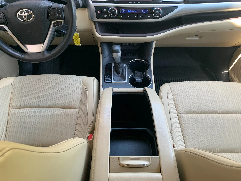 Used 2017 Blizzard Pearl Toyota LE Plus image 16