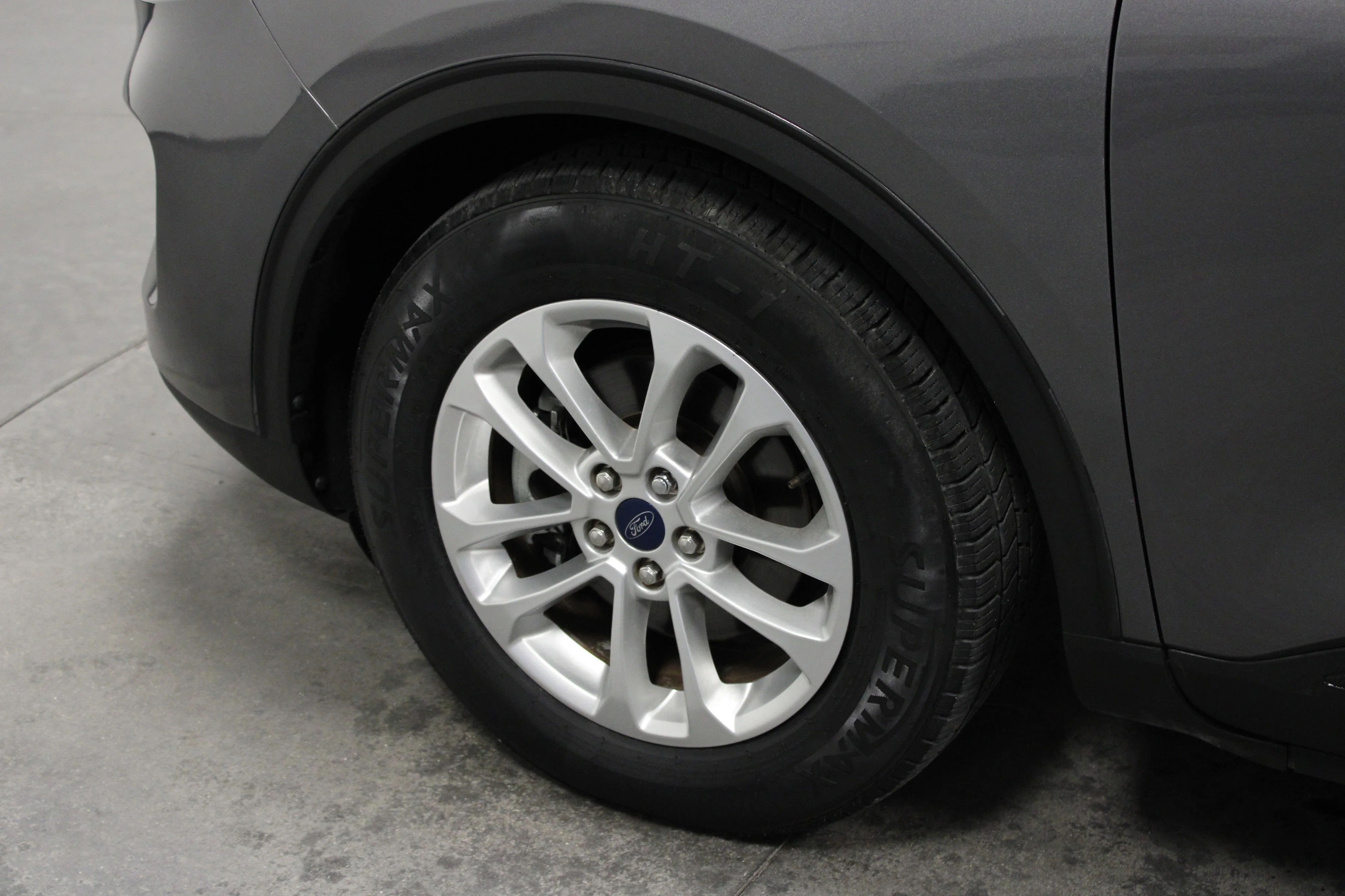 Used 2021 Gray Metallic Ford SE image 10