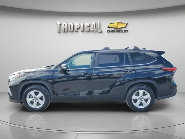 Used 2023 Black Toyota L image 8