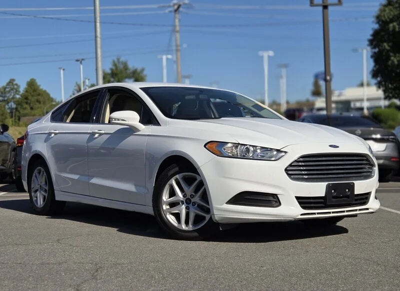 Used 2016 Oxford White FORD 4DR SDN SE FWD image 22