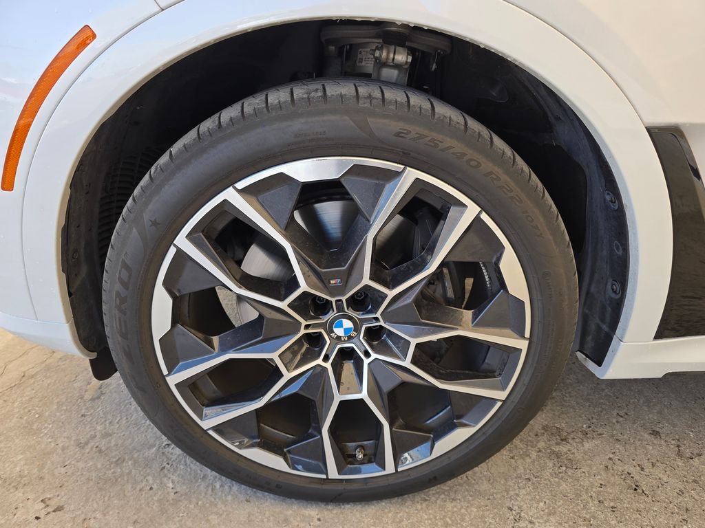 Used 2025 White Metallic BMW xDrive40i image 4