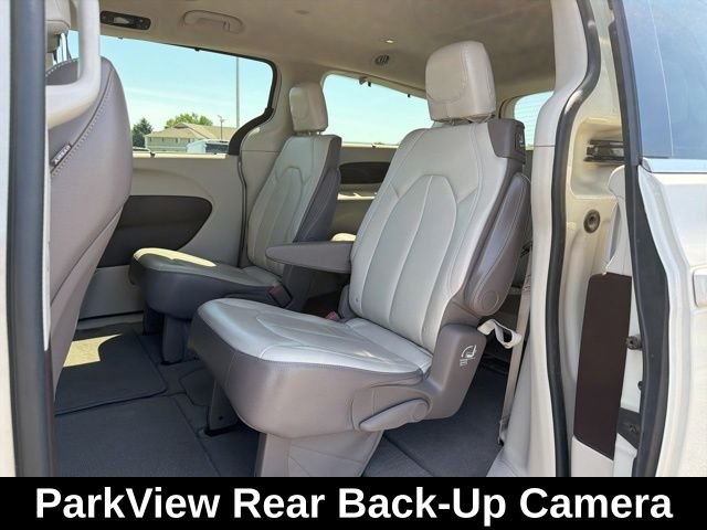 Used 2017 White Chrysler Touring L image 21