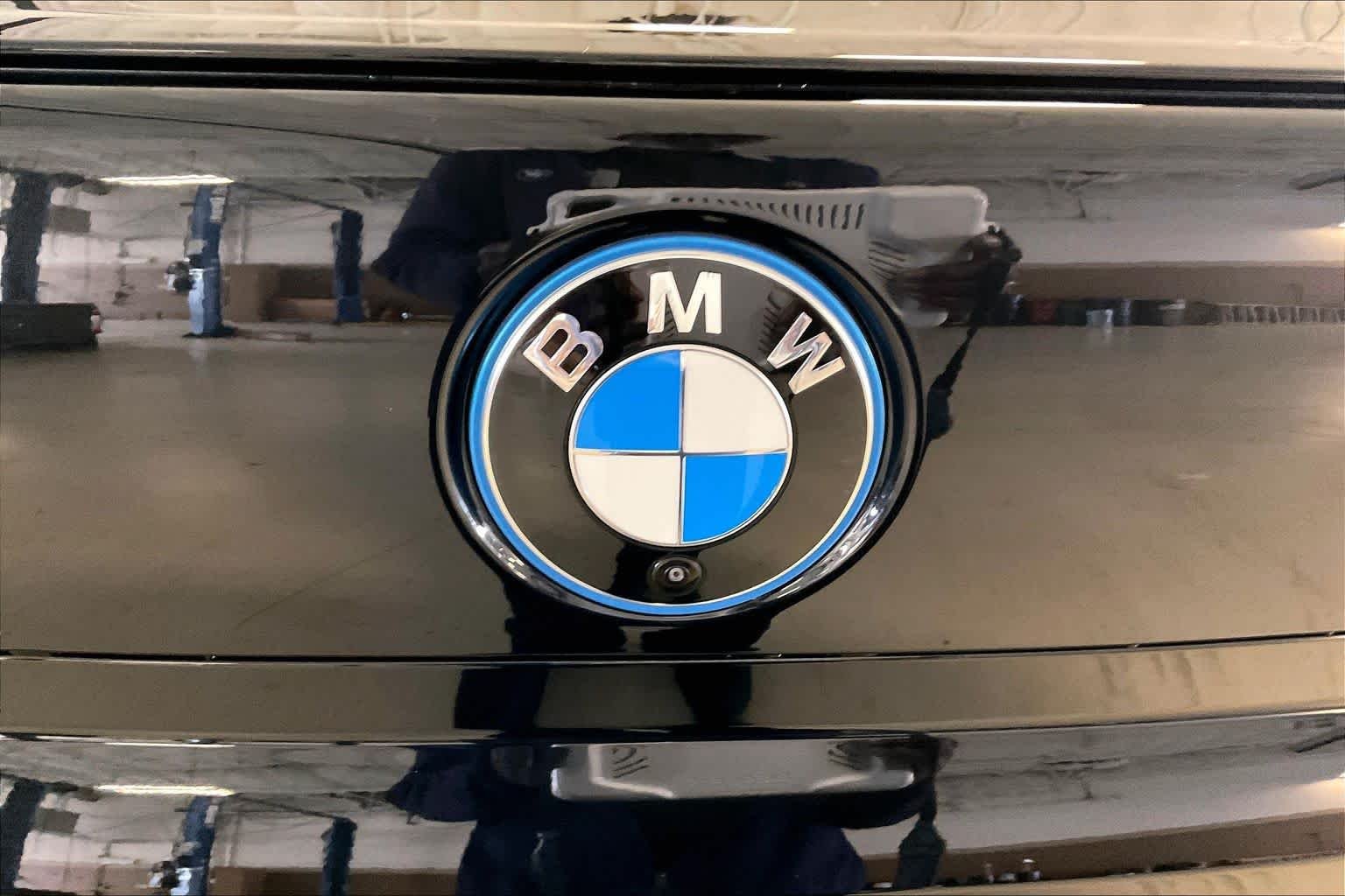 New 2026 Black Sapphire Metallic BMW xDrive60 image 15