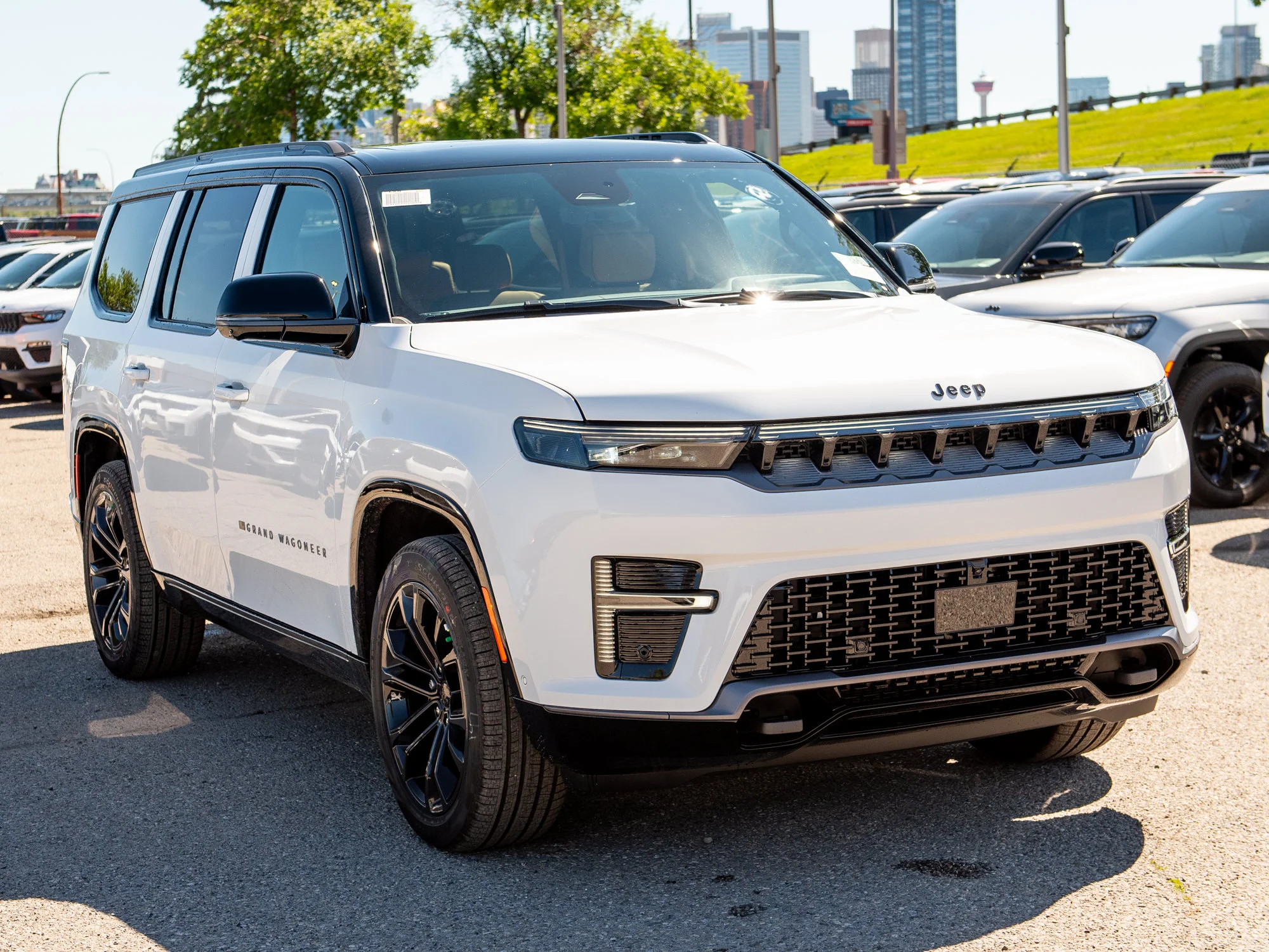New 2026 White Jeep Summit Reserve* image 7