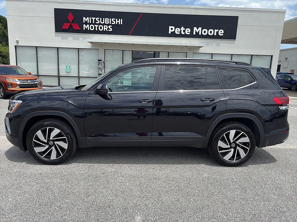 Certified Used 2026 Deep Black Pearl Volkswagen 2.0T SE w/Technology 4MOTION image 3