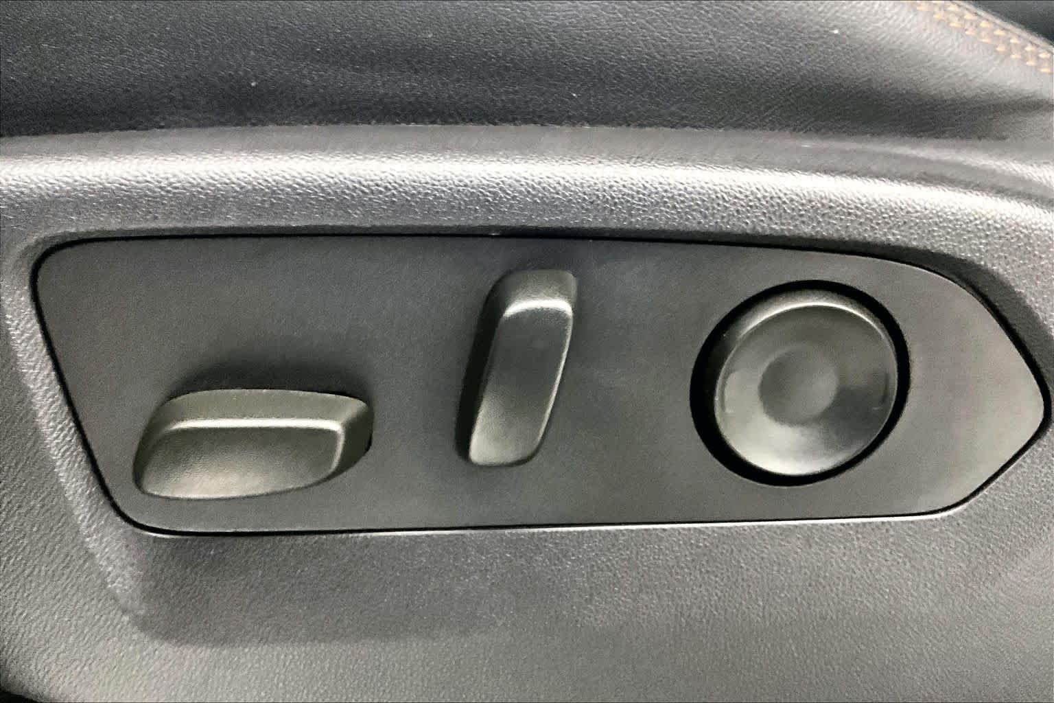 Used 2024 Sterling Metallic GMC AT4 image 32
