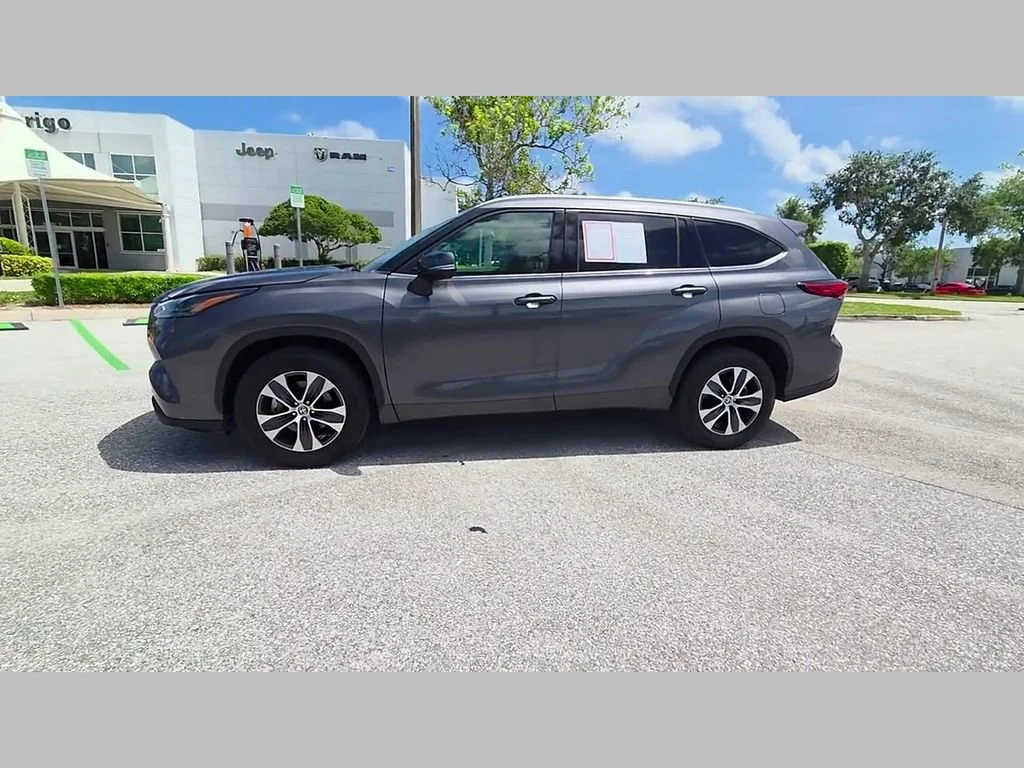 Used 2022 Magnetic Gray Metallic Toyota Hybrid XLE image 48