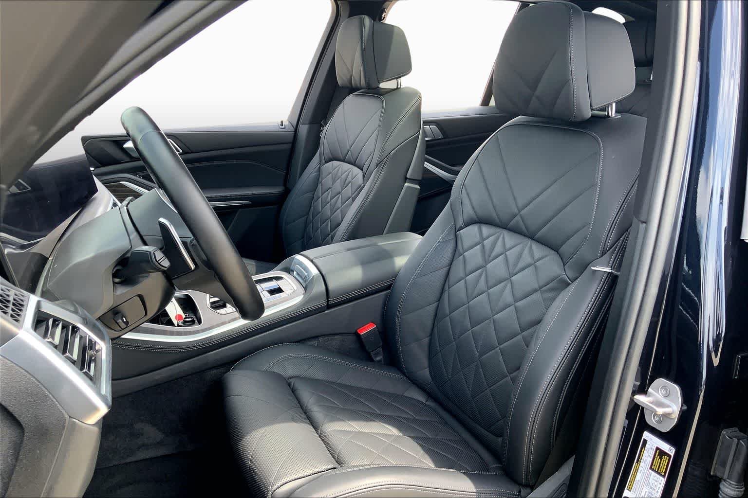 Used 2025 Carbon Black Metallic BMW sDrive40i image 7