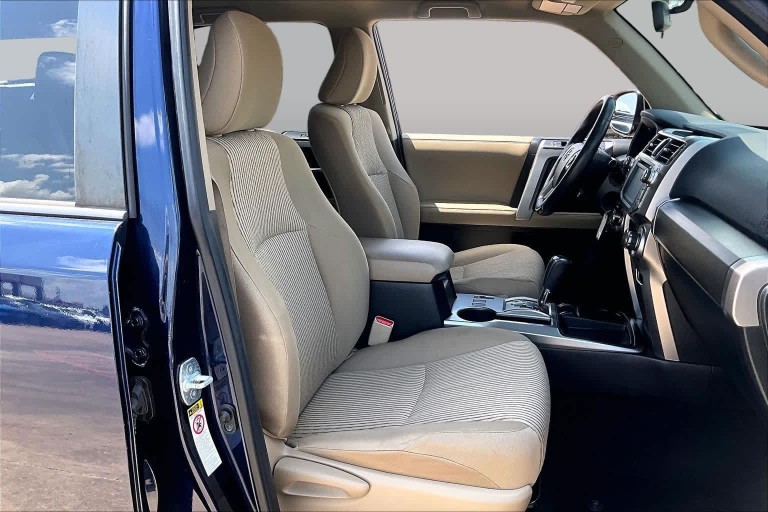 Used 2019 Nautical Blue Metallic Toyota SR5 image 9