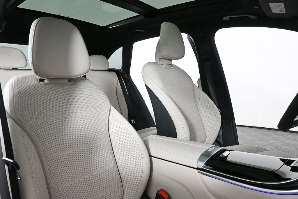 New 2027 MANUFAKTUR Moonlight White Metallic Mercedes-Benz GLC 300 image 58