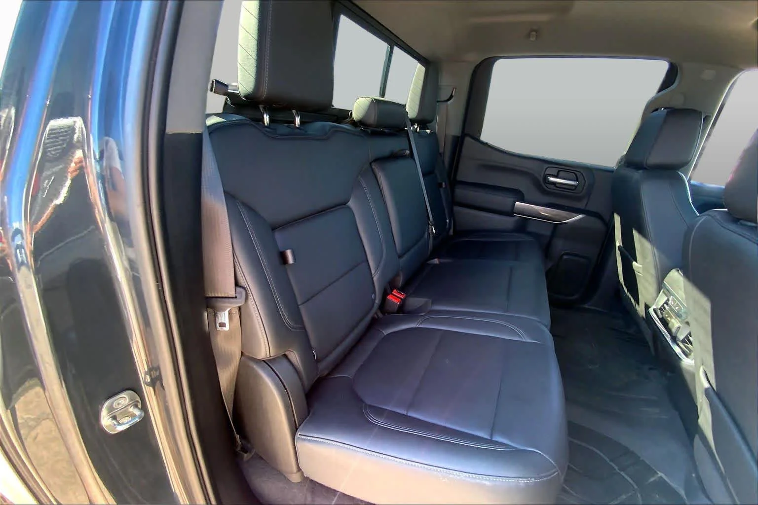 Used 2019 Shadow Gray Metallic Chevrolet LTZ image 17