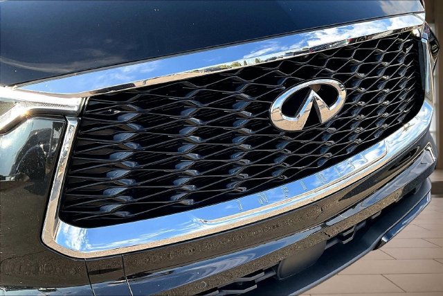 Used 2023 Black INFINITI LUXE image 28