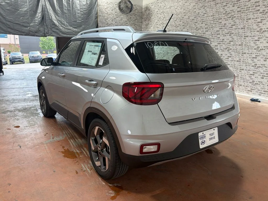 New 2026 Shimmering Silver Hyundai SEL image 5