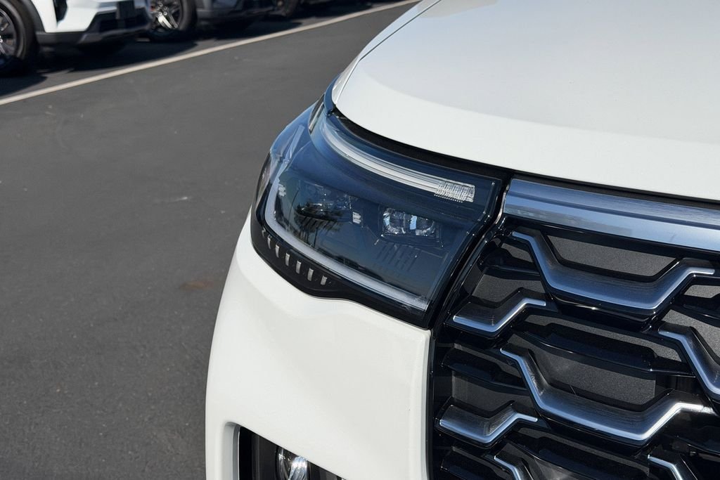 New 2026 Star White Metallic Tri-Coat Ford Platinum™ image 4