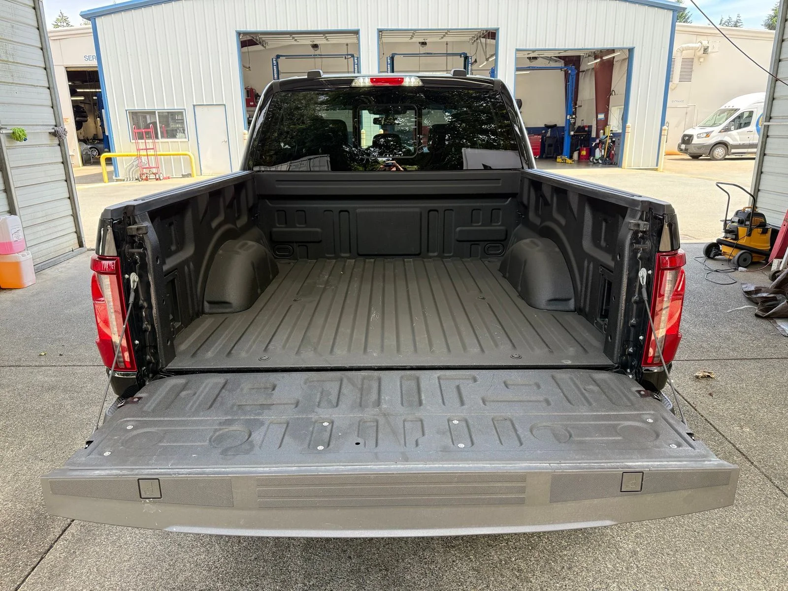 Used 2024 Black Ford XLT image 7