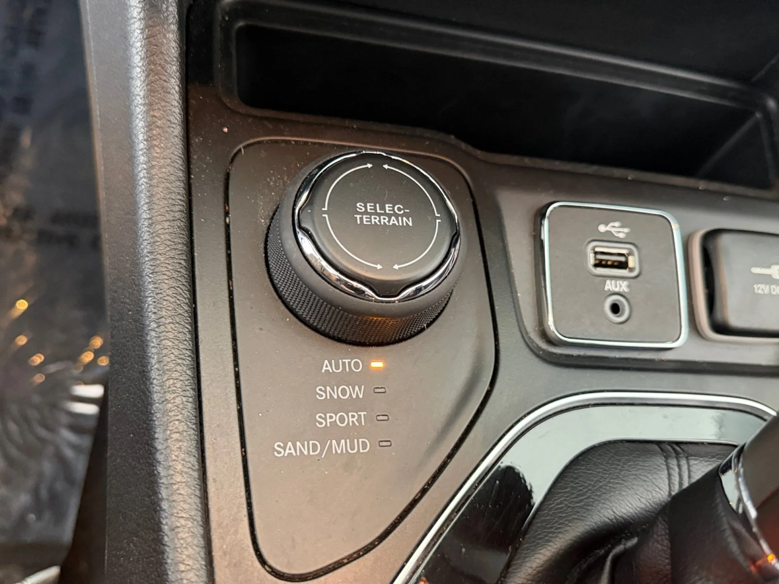 Used 2019 Bright White Clearcoat Jeep Limited image 24
