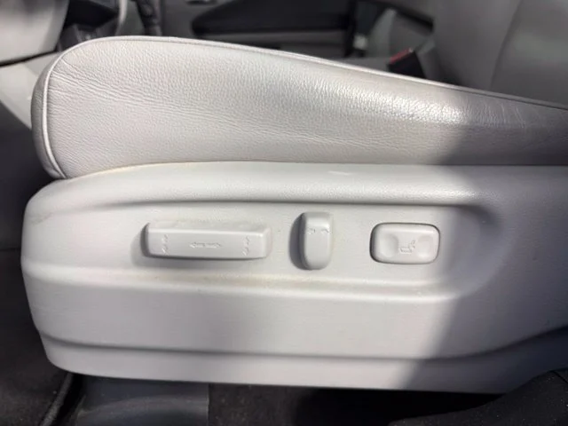 Used 2018 Silver Honda EX-L image 20