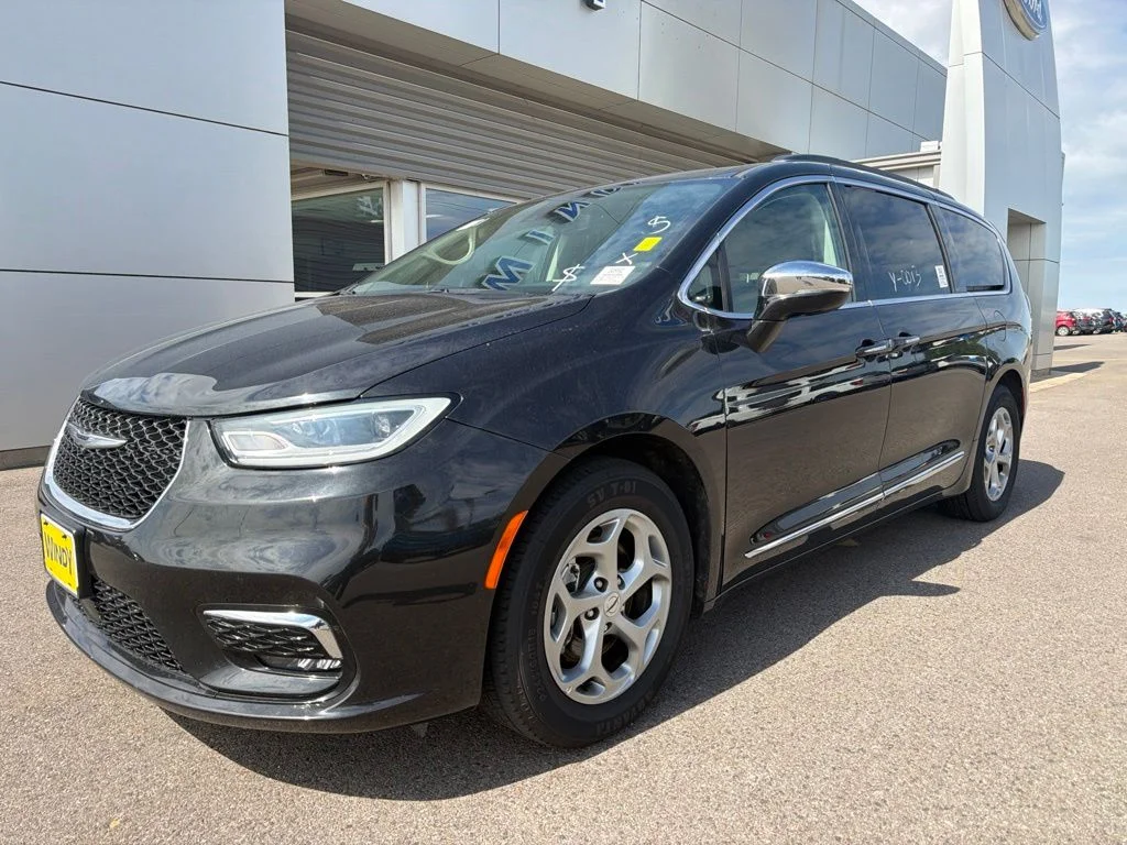 Used 2023 Brilliant Black Crystal Pearlcoat Chrysler Limited image 2