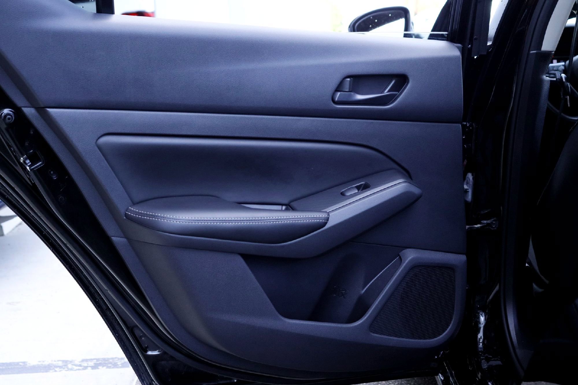 Used 2024 Super Black Nissan 2.5 SV image 29