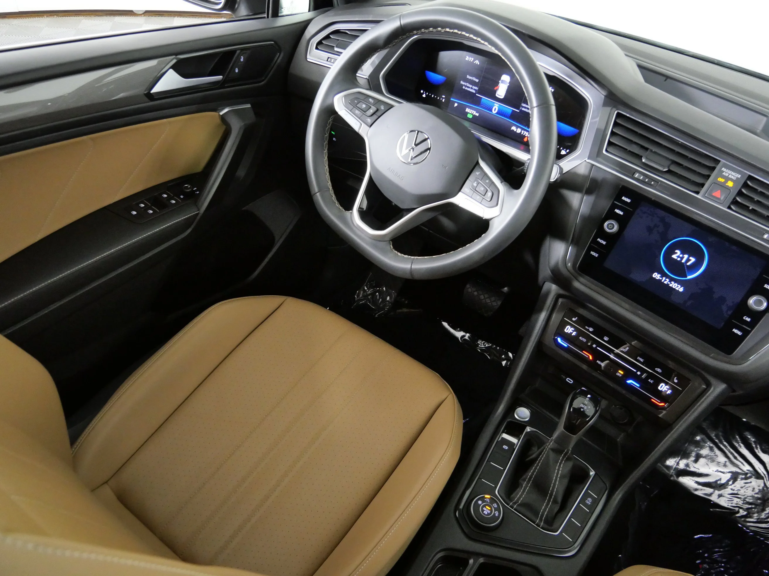 Certified Used 2023 Black Volkswagen SE image 9