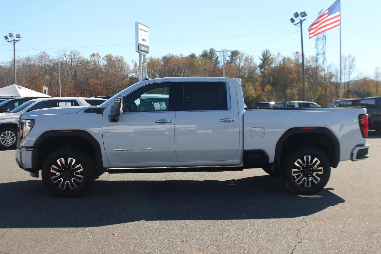 New 2026 Glacier White Tricoat GMC Denali Ultimate image 4