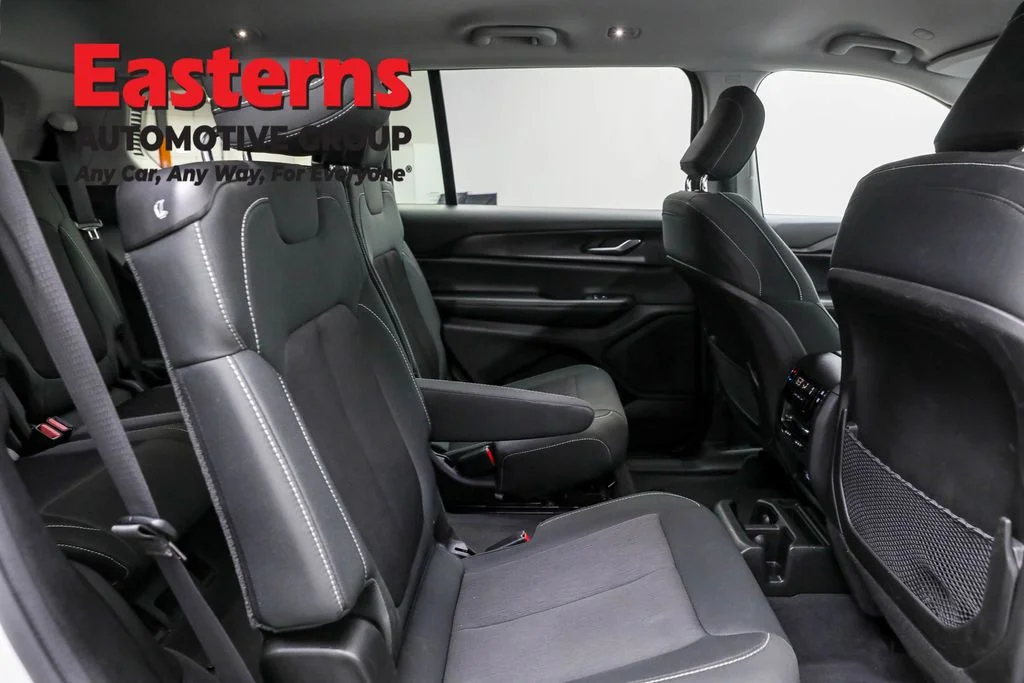 Used 2023 White Jeep Laredo image 23