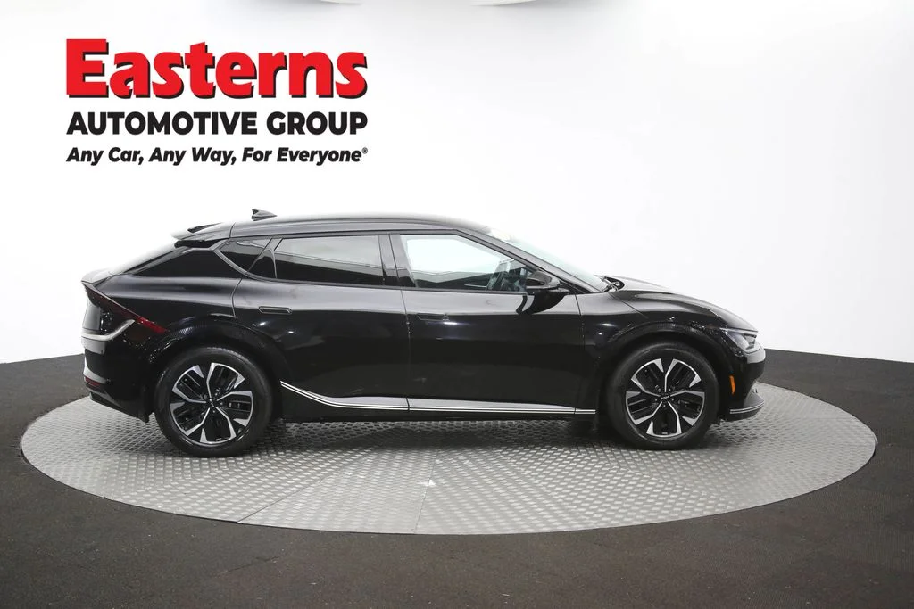 Used 2023 Black Kia Wind image 46
