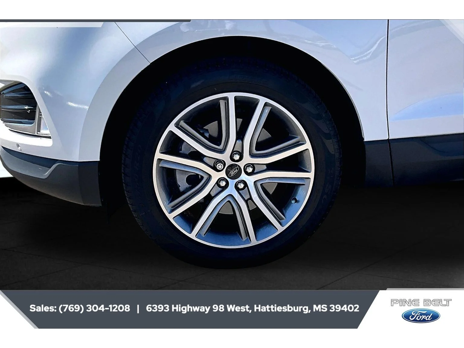 Used 2024 Star White Metallic Tri-Coat Ford Titanium image 7
