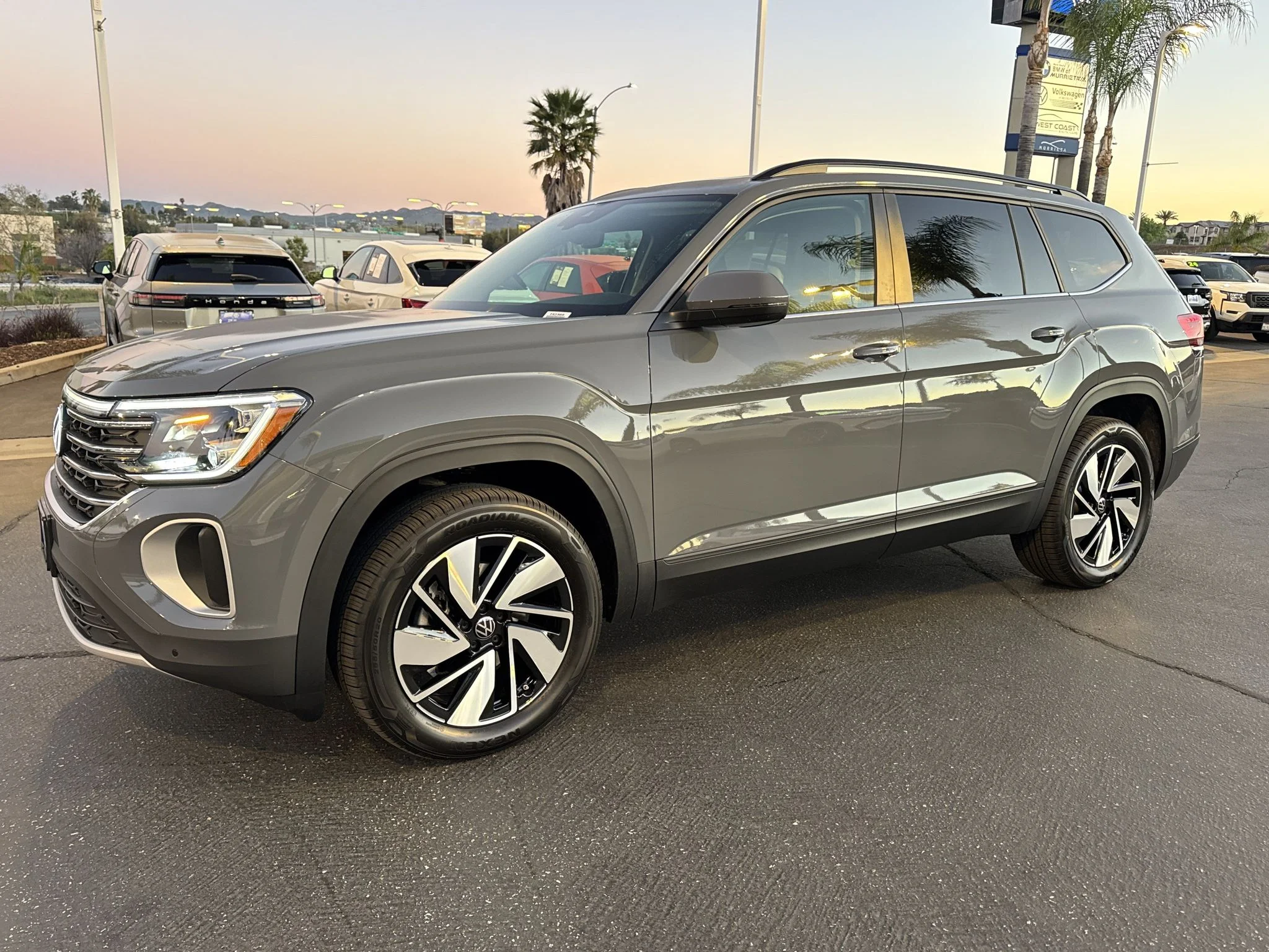 New 2026 PURE GRAY Volkswagen 2.0T SE w/Technology image 4