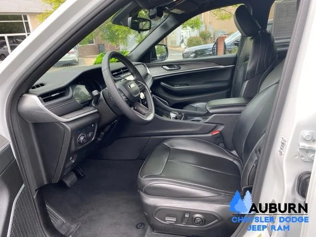Used 2024 White Jeep 4xe image 34