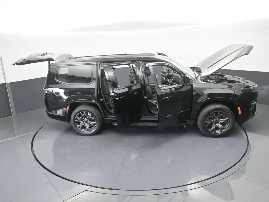 New 2026 High Gloss Black Exterior Paint Jeep Limited Altitude image 68