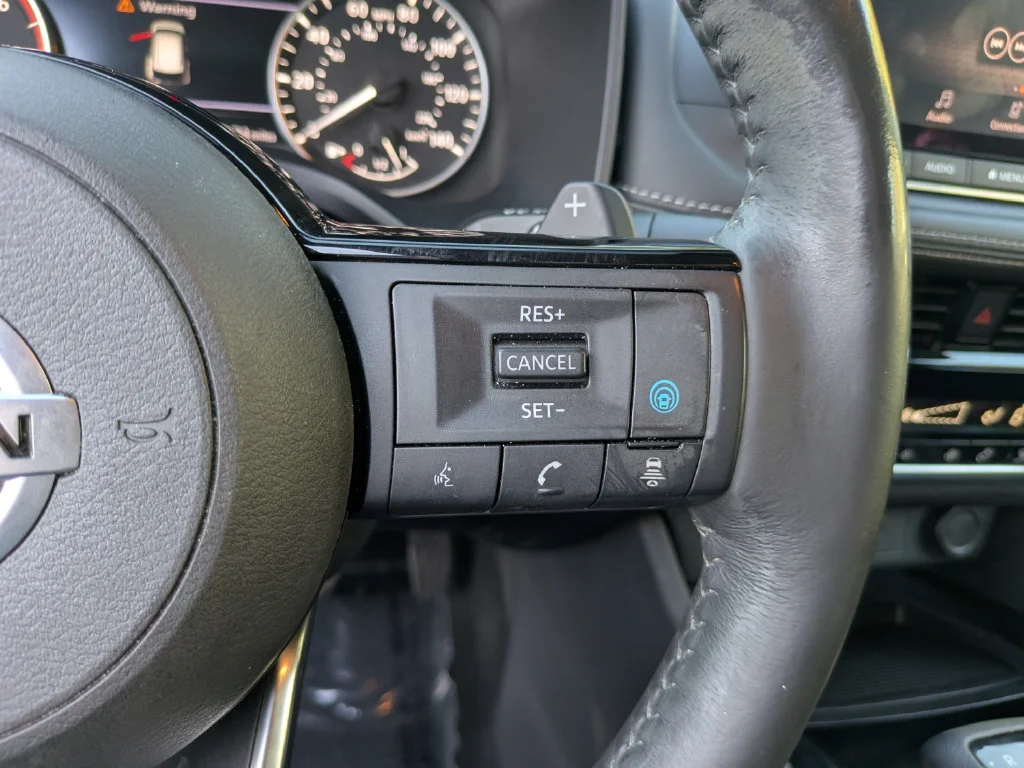 Used 2021 White Nissan SV image 31
