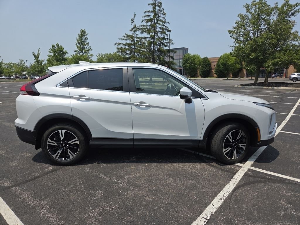 Used 2023 White Diamond Mitsubishi SE image 22