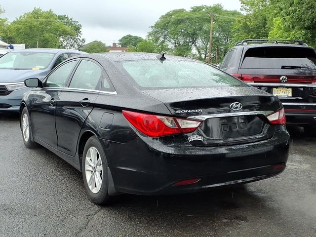 Used 2013 Black Hyundai GLS image 6