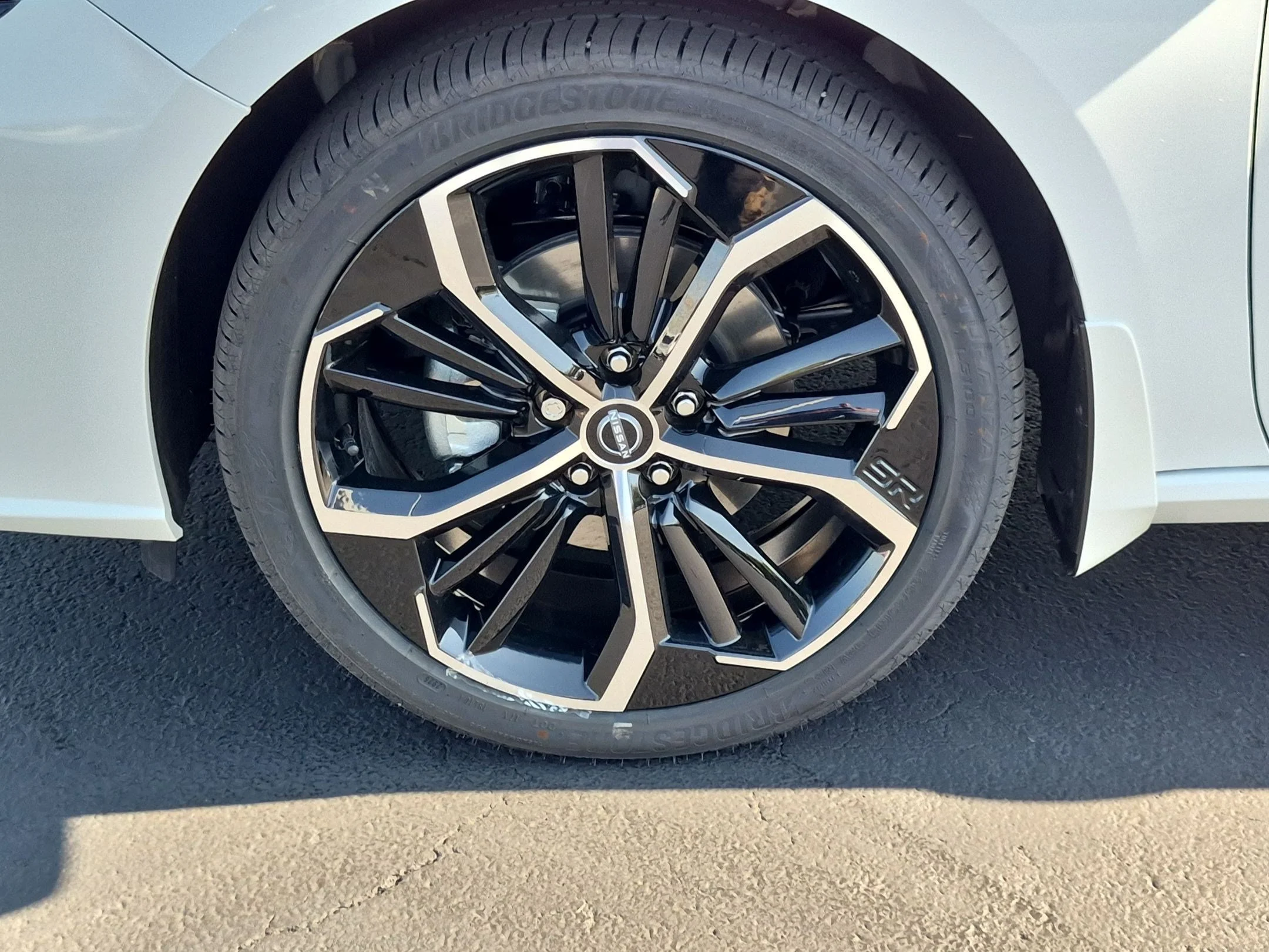 New 2026 Pearl White TriCoat / Super Black Two-tone Nissan SR image 10