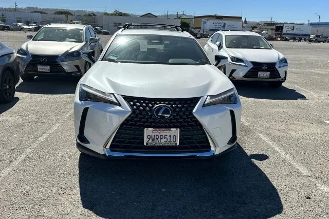 Used 2025 White Lexus 300h image 3