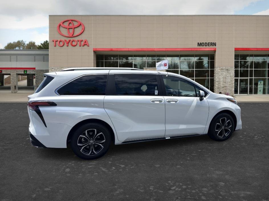 Used 2026 Wind Chill Pearl Toyota Platinum image 6