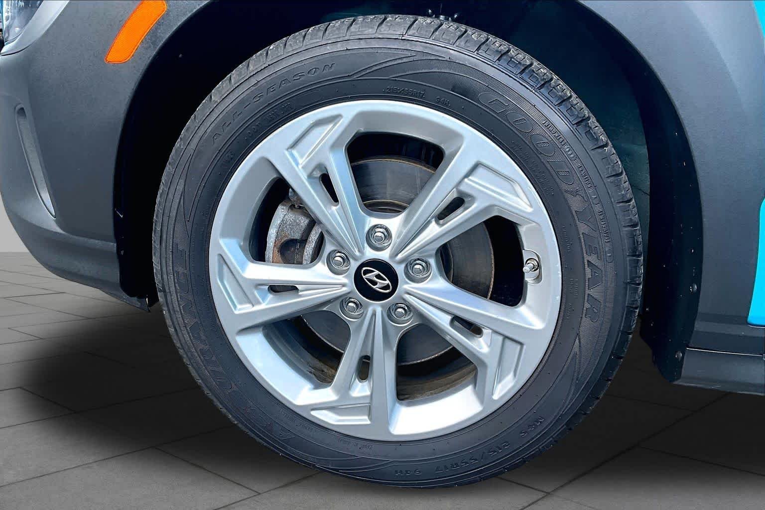 Used 2022 Teal Isle Hyundai SEL image 11