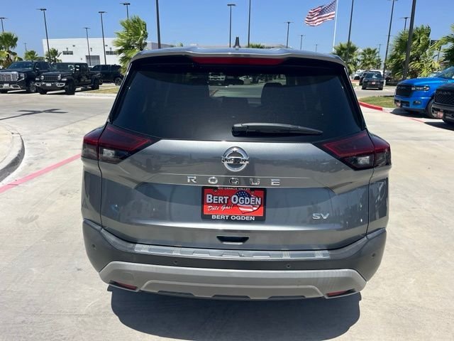 Used 2021 Gray Nissan SV image 4