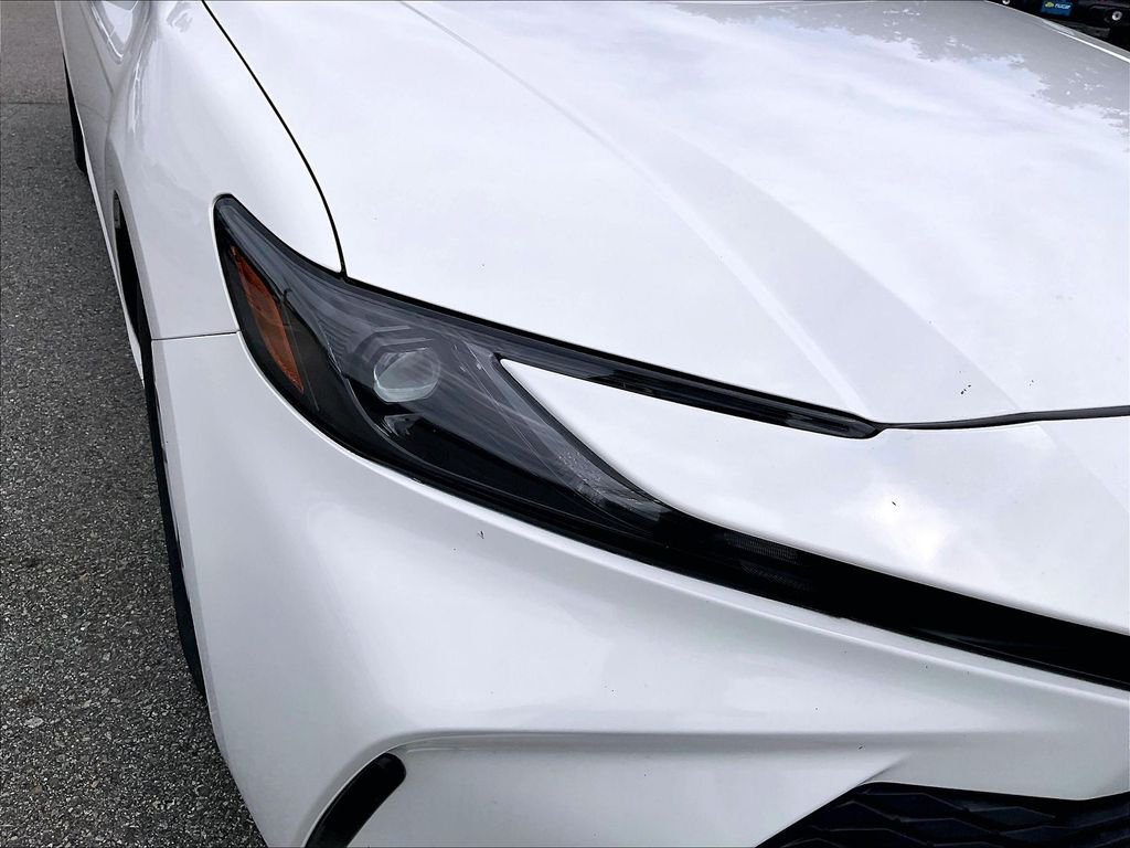 Used 2025 Ice Toyota LE image 30