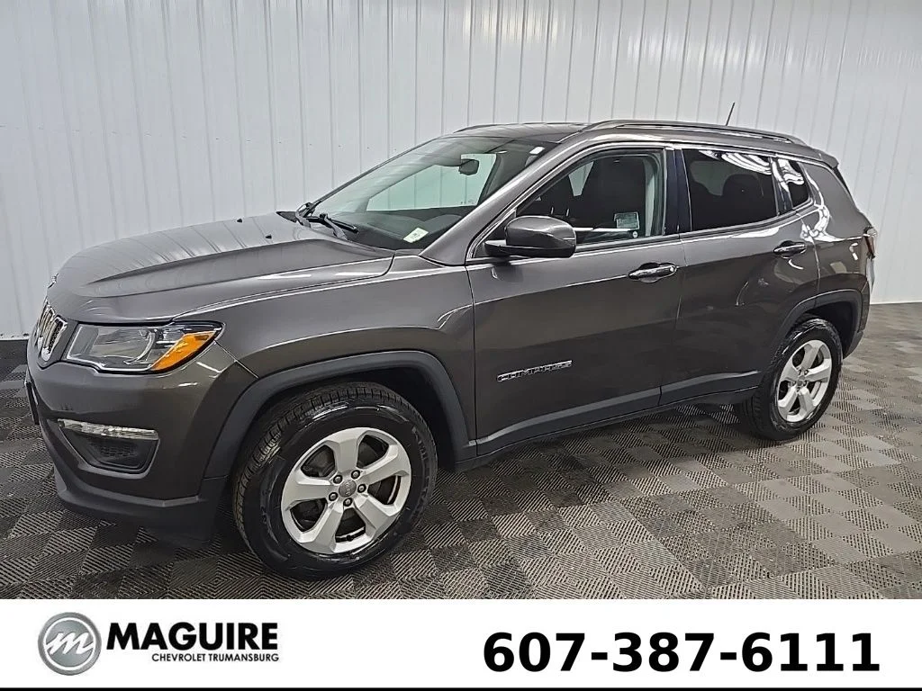 Used 2019 Gray Jeep Latitude image 6