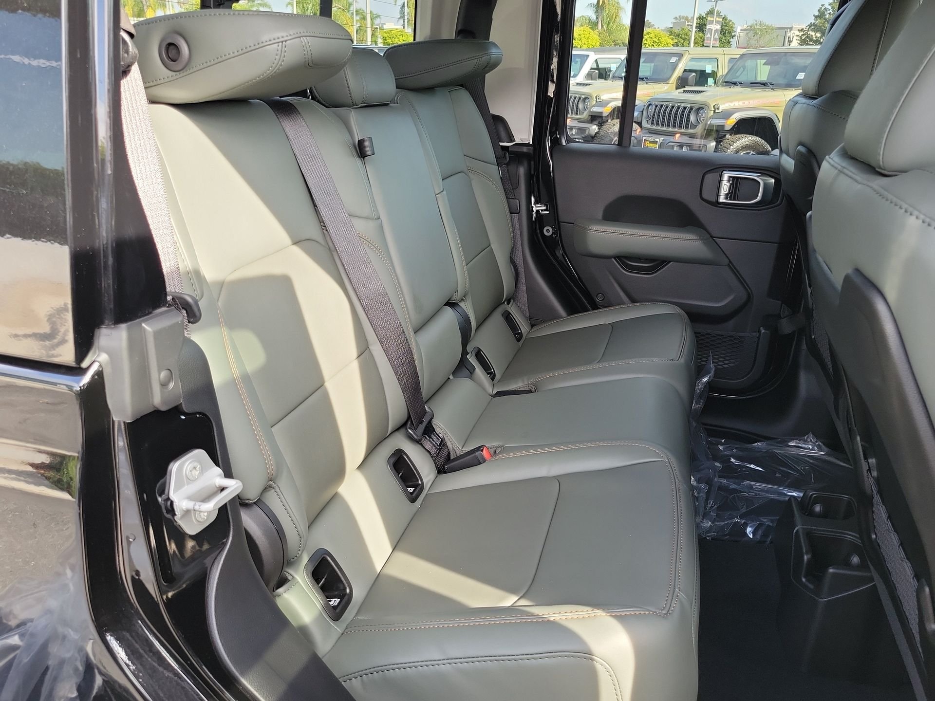 New 2026 Black Clear-Coat Exterior Paint Jeep Mojave image 19