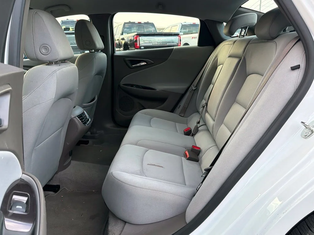 Used 2024 Summit White Chevrolet LT image 21