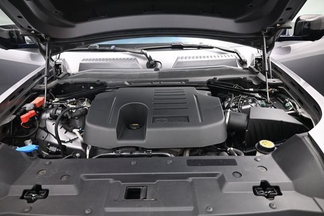 Used 2020  Land Rover SE image 28