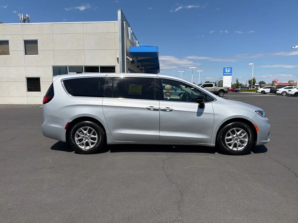 Used 2024 Silver Chrysler Touring L image 6