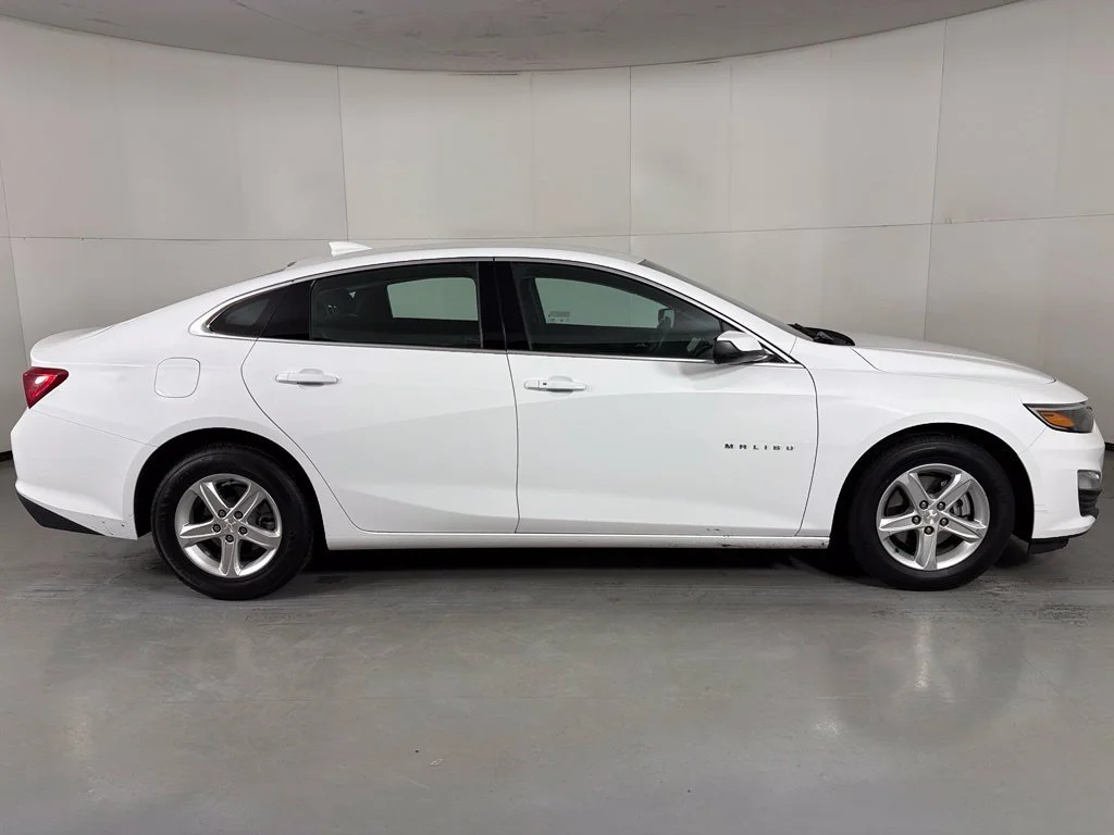 Used 2024 Summit White Chevrolet 1LT image 9