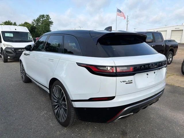 Used 2019 White Land Rover SE R-Dynamic image 9